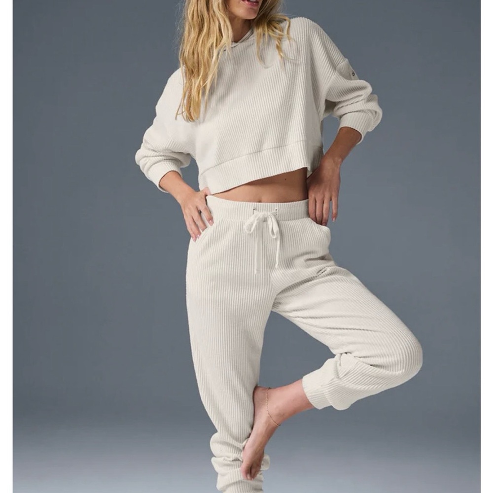 Alo Muse jogger ivory